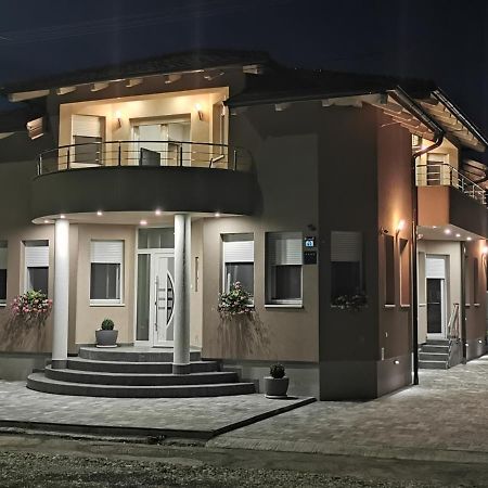 Apartman Bozur **** Satnica Dakovacka Dış mekan fotoğraf