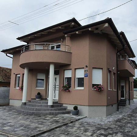 Apartman Bozur **** Satnica Dakovacka Dış mekan fotoğraf