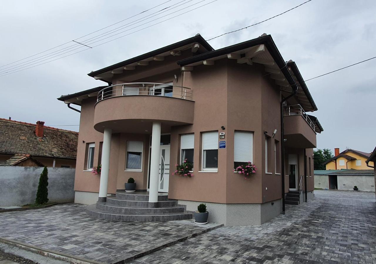 Apartman Bozur **** Satnica Dakovacka Dış mekan fotoğraf