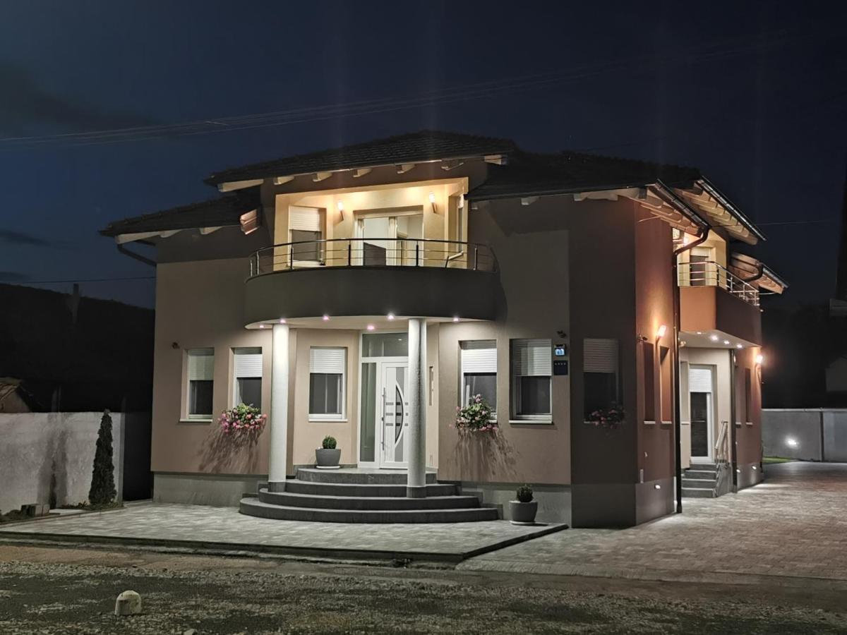 Apartman Bozur **** Satnica Dakovacka Dış mekan fotoğraf